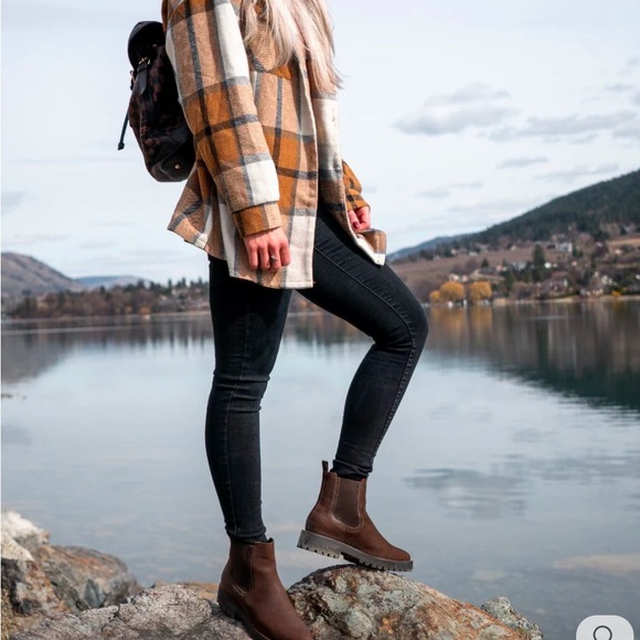 NWOT Thursday Boot Co. “Legend” Chelsea boots. Size 10 - Picture 3 of 7